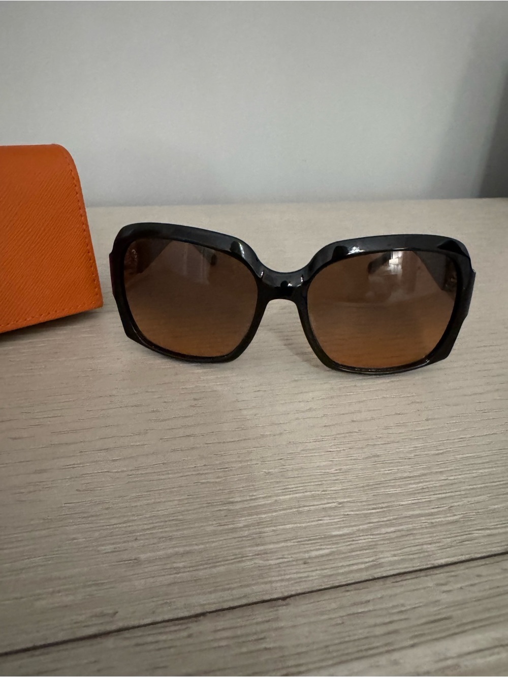 Tory Burch Sunglasses with Gold Logo and Brown Lenses